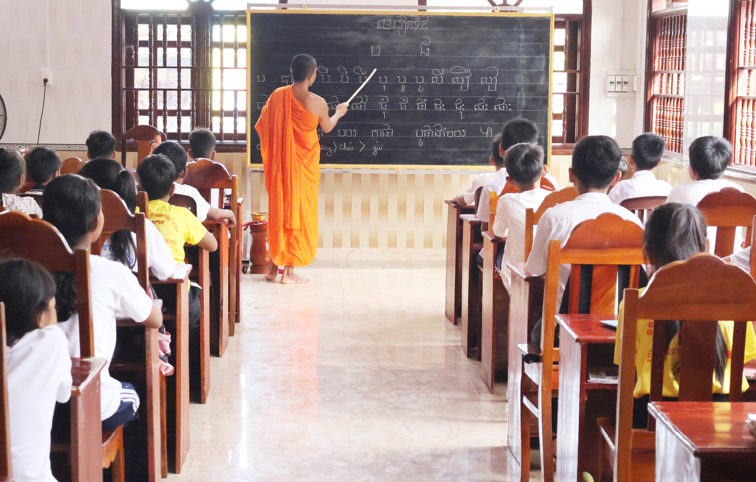 លើកកម្ពស់គុណភាពអប់រំភាសាជនជាតិភាគតិច