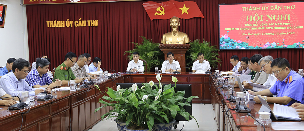 Kịp thời phát hiện, xử lý nghiêm, công khai những vụ việc cán bộ nhũng nhiễu