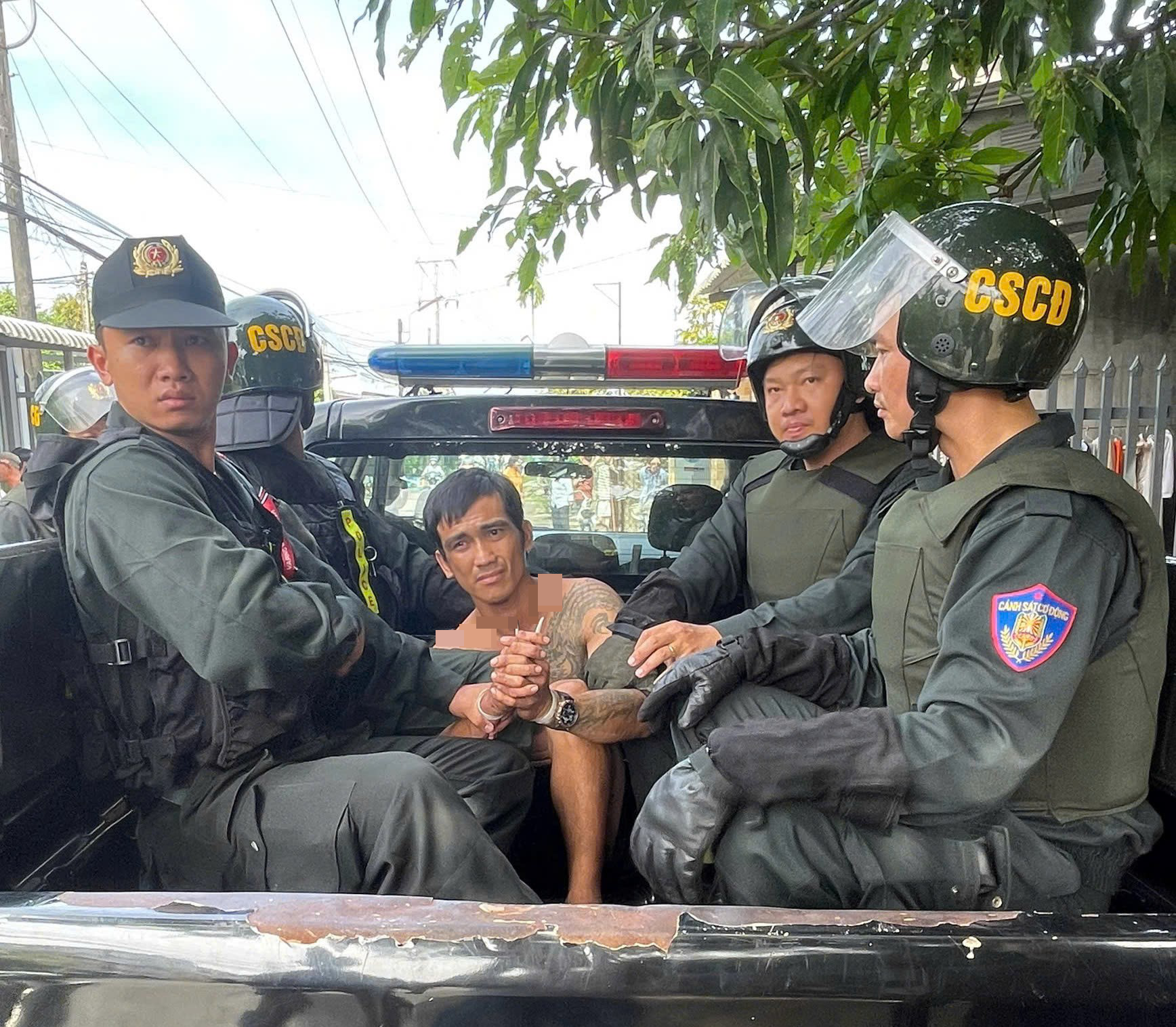 Bắt giữ đối tượng manh động, cố thủ, chống người thi hành công vụ