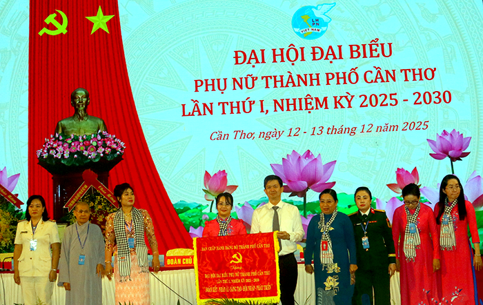 Các cấp Hội LHPN thành phố phải chuyển mình mạnh mẽ, hành động quyết liệt,... đóng góp hiệu quả vào sự nghiệp xây dựng, phát triển địa phương, đất nước