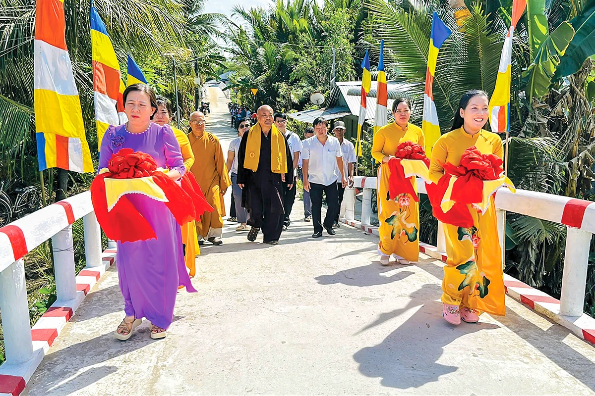 Kết nối tấm lòng - dựng xây cầu, đường giao thông nông thôn