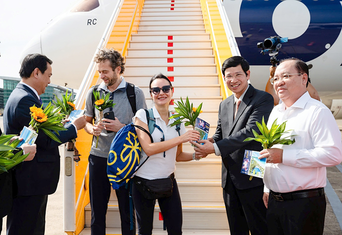 Việt Nam đón khách du lịch quốc tế thứ 20 triệu năm 2025