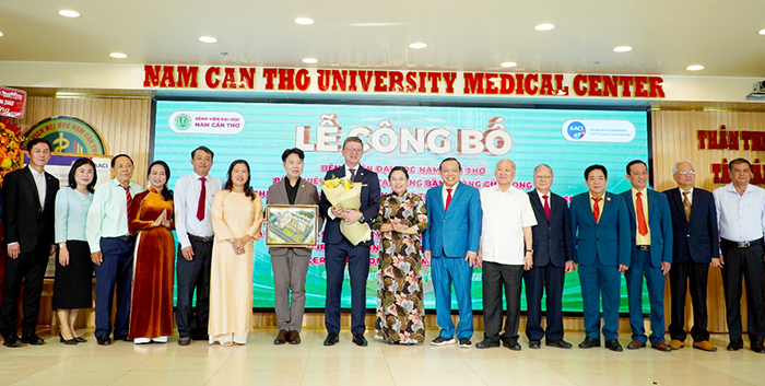 មន្ទីរពេទ្យដំបូងបង្អស់នៅតំបន់វាលរាបទន្លេគឺវឡុងទទួលបានវិញ្ញាបនបត្រទទួលស្គាល់គុណភាពអន្តរជាតិតាមស្តង់ដារអាមេរិក