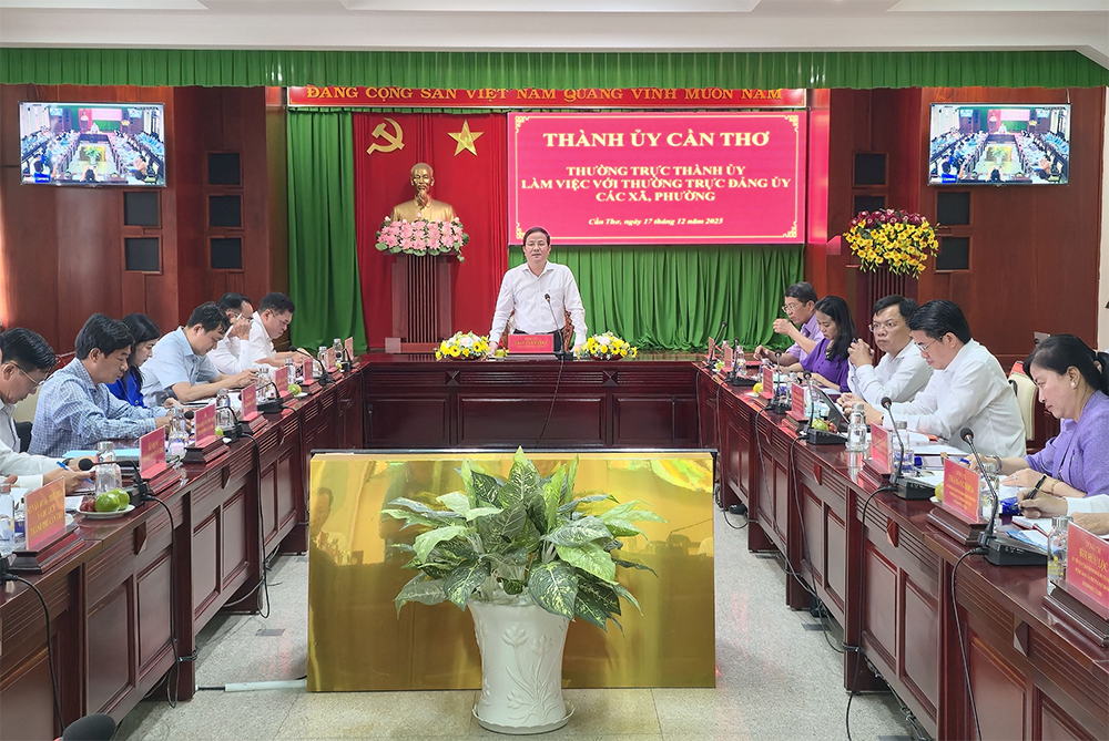 Phó Bí thư Thành ủy Trần Văn Huyến làm việc với Thường trực Đảng ủy 16 xã, phường