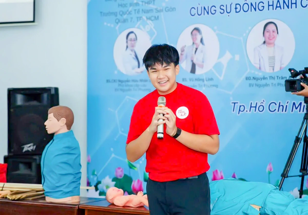 Trò chuyện cùng nam sinh lớp 12 sáng lập dự án AidFirst - phổ cập kiến thức sơ cấp cứu trong cộng đồng
