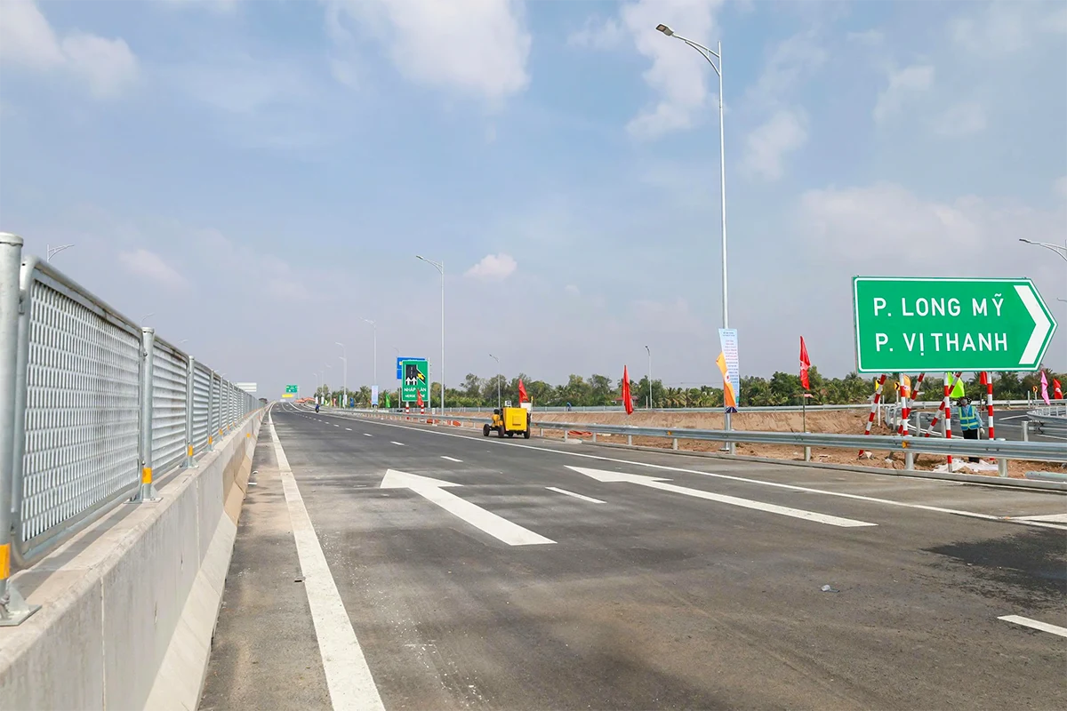 Chuẩn bị chu đáo cho lễ thông xe kỹ thuật cao tốc Cần Thơ - Cà Mau