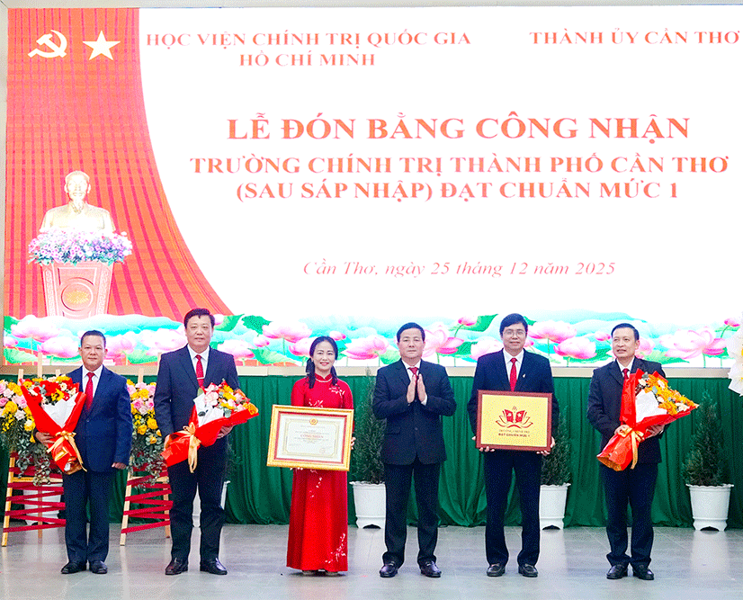 សាលានយោបាយទីក្រុងកឹងធើ ទទួលវិញ្ញា បនបត្រទទួលស្គាល់សម្រេចបទដ្ឋានកម្រិត១