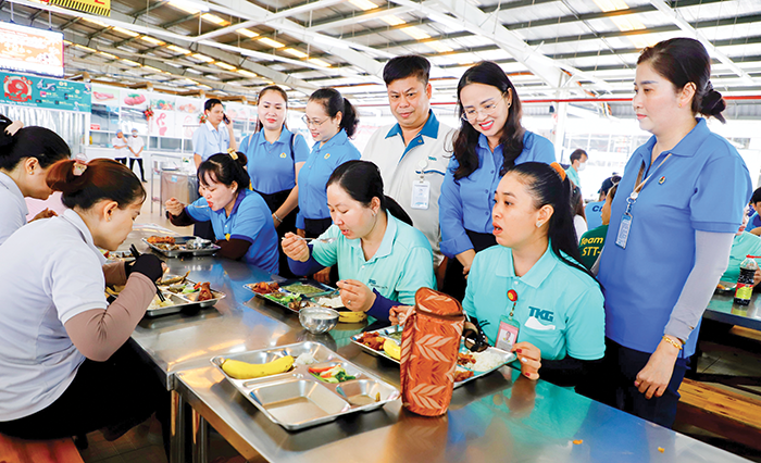 Đổi mới tư duy, phương thức hoạt động, quan tâm chăm lo, bảo vệ quyền, lợi ích hợp pháp của người lao động