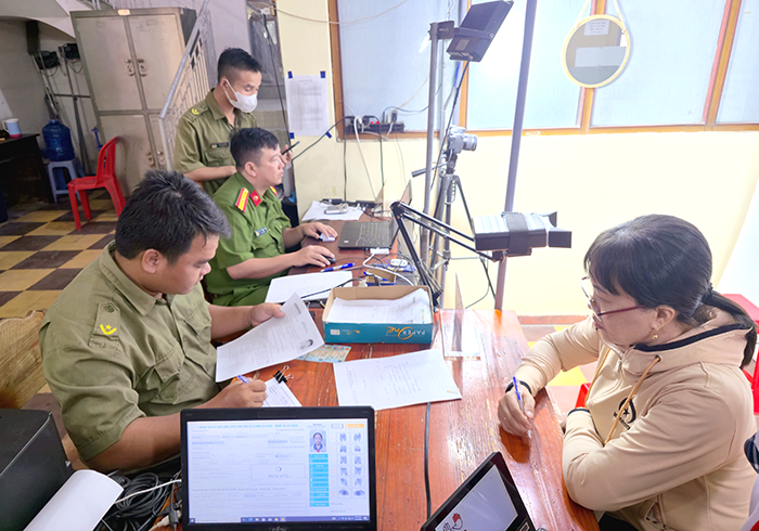 Công an phường Phú Lợi duy trì cấp căn cước công dân, tài khoản định danh điện tử trong dịp nghỉ Tết Dương lịch 2026