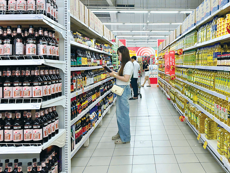 Hoạt động thương mại và dịch vụ duy trì tăng trưởng