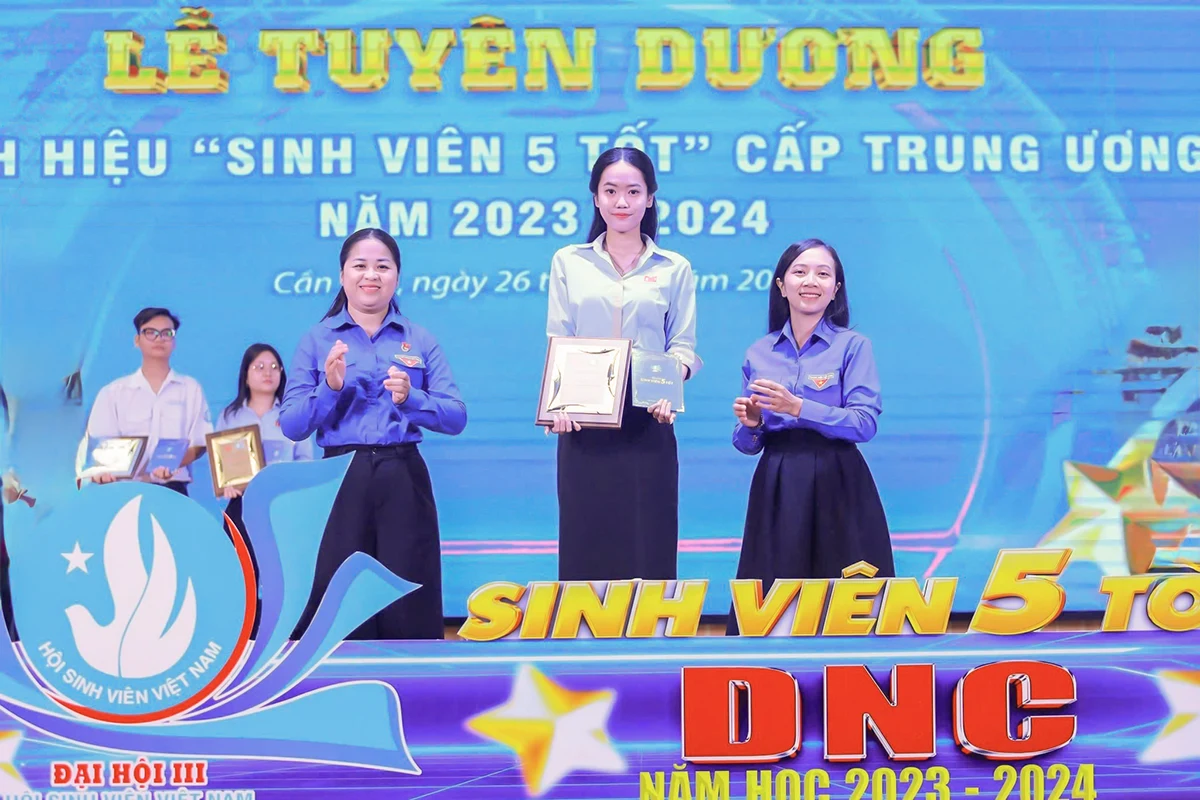 “Sinh viên 5 tốt” - Hành trình rèn luyện và cống hiến