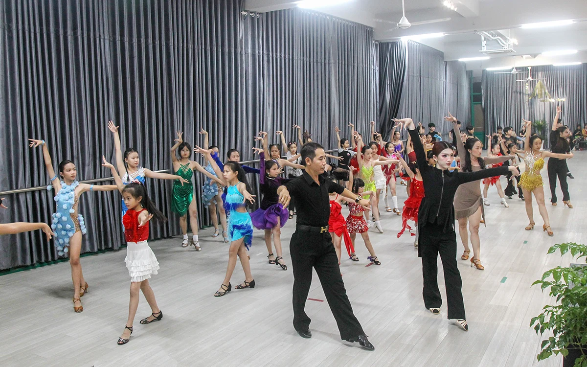 CLB Dancesport M&M - Lan tỏa phong trào khiêu vũ thể thao