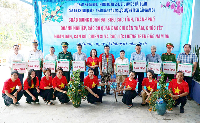 Agribank đồng hành cùng phóng viên, báo chí lan tỏa mùa xuân từ đảo xa về đất liền