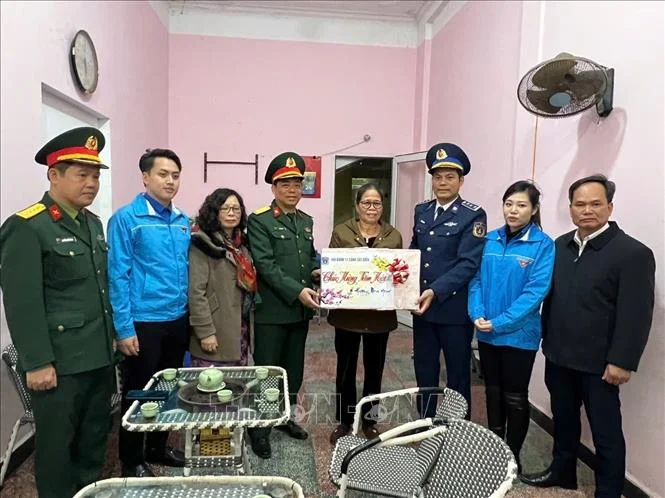 Tết sớm cùng quân và dân đặc khu Bạch Long Vĩ