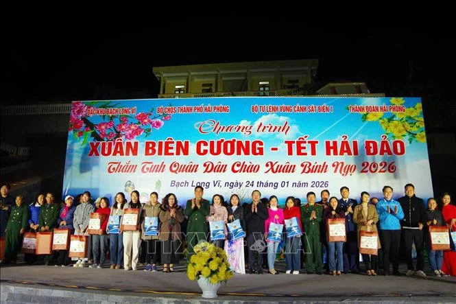 Tết sớm cùng quân và dân đặc khu Bạch Long Vĩ