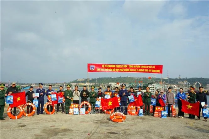 Tết sớm cùng quân và dân đặc khu Bạch Long Vĩ