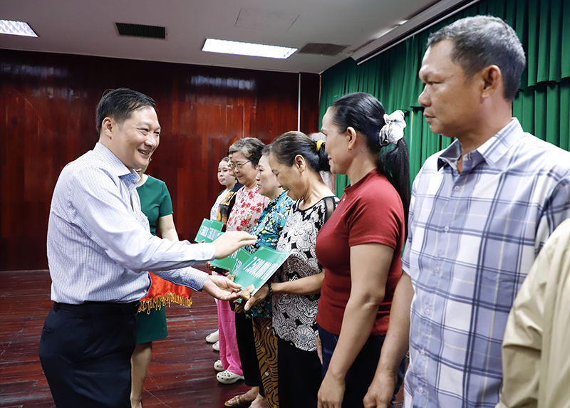 Đồng hành cùng người lao động đi làm việc ở nước ngoài