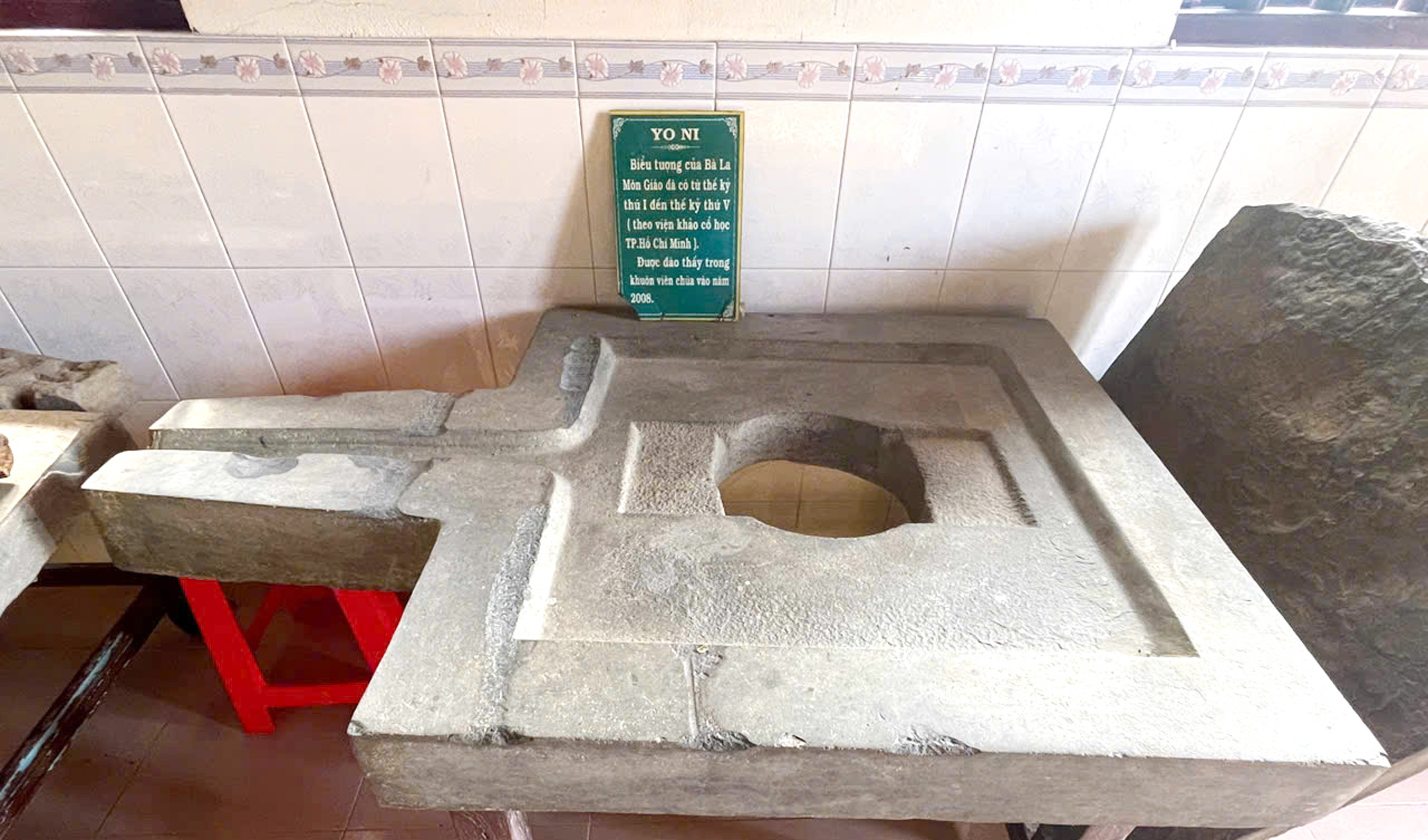 កំពែងវត្តបទុមវង្សកំពង់ថ្ម ទីតាំងទេសចរណ៍ផ្សារភ្ជាប់ជាមួយជីវភាពវប្បធម៌ខ្មែរ