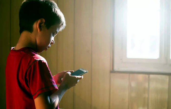 Pháp và Ai Cập hạn chế trẻ em sử dụng mạng xã hội