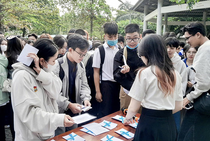 Giúp sinh viên nâng cao năng lực ngoại ngữ