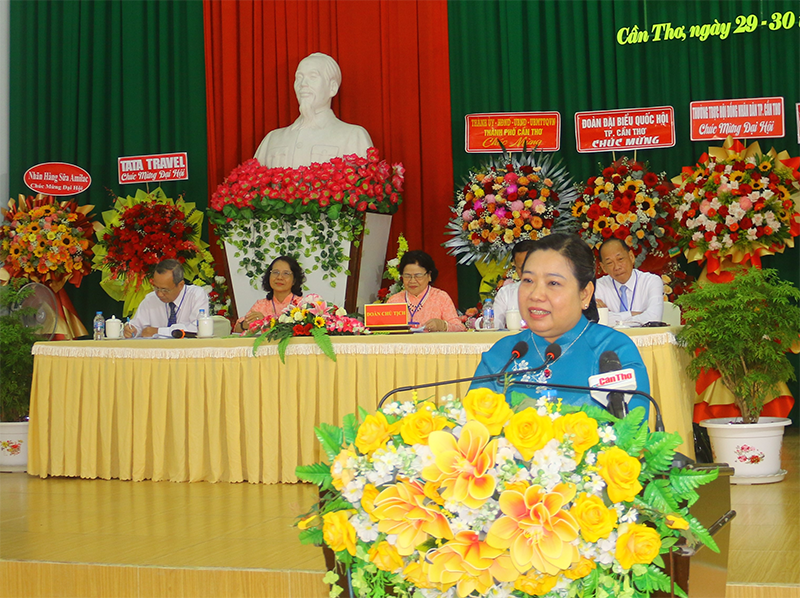 bà Hồ Thị Cẩm Đào, Phó Bí thư Thành ủy, Chủ tịch Ủy ban MTTQVN TP Cần Thơ phát biểu chỉ đạo Đại hội.
