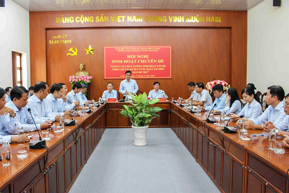 Viếng Đền thờ Chủ tịch Hồ Chí Minh và sinh hoạt chuyên đề tại xã An Thạnh