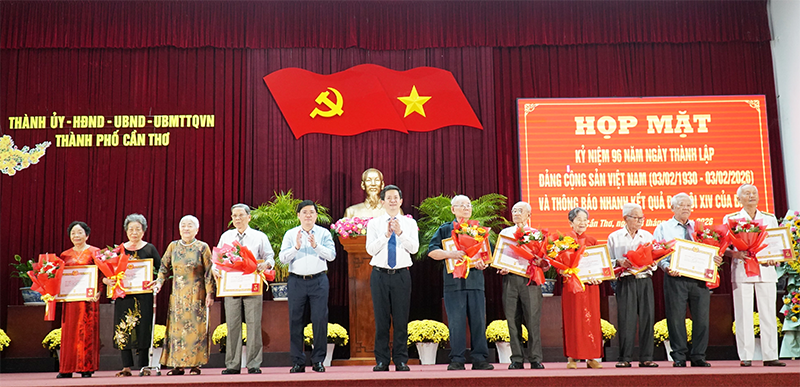 TP Cần Thơ họp mặt kỷ niệm 96 năm Ngày thành lập Đảng Cộng sản Việt Nam