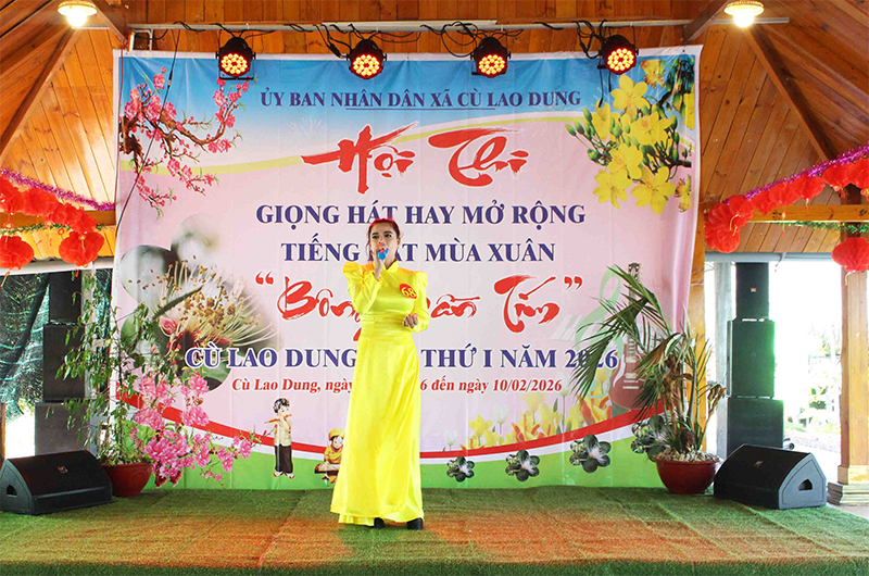 Khai mạc Tiếng hát mùa xuân giải “Bông bần tím” Cù Lao Dung