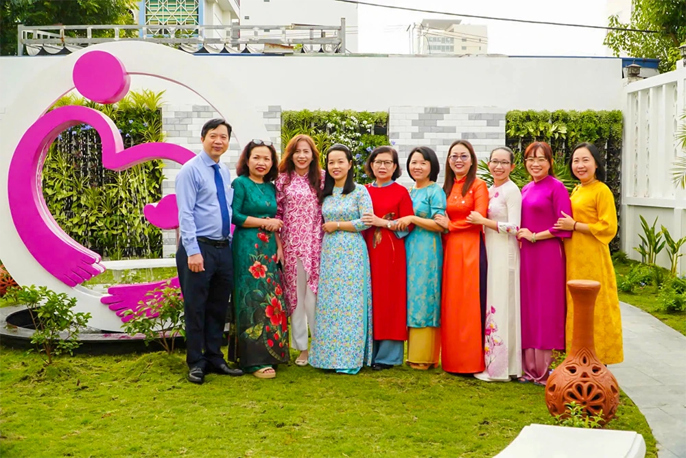 Khai mạc Đường hoa xuân gây quỹ và khánh thành hệ thống phòng mổ hiện đại