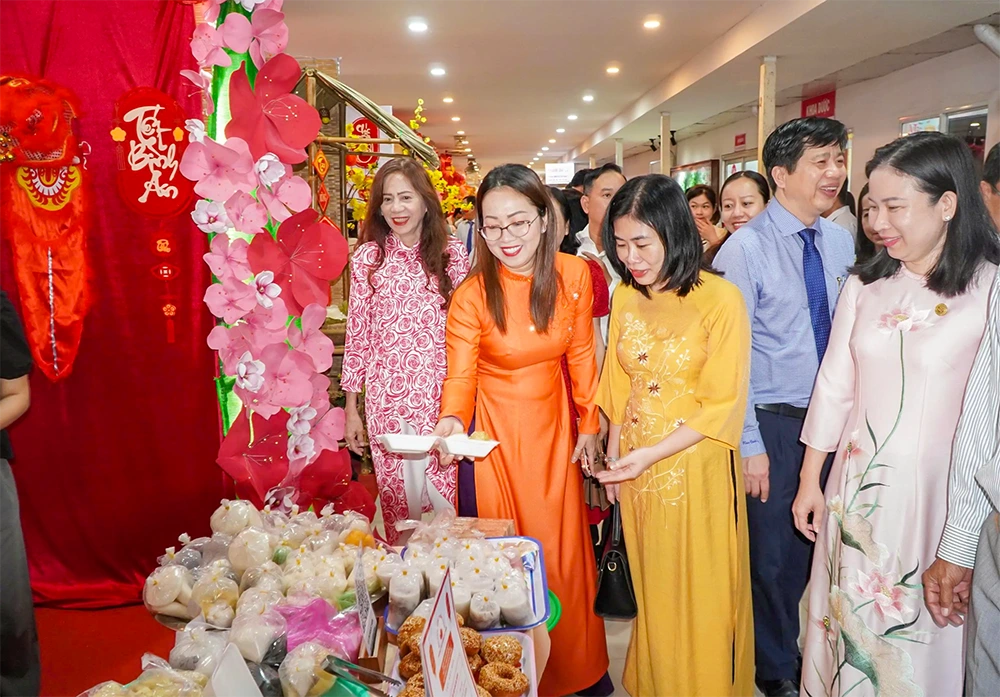 Khai mạc Đường hoa xuân gây quỹ và khánh thành hệ thống phòng mổ hiện đại