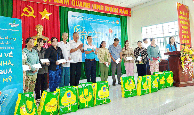 អគ្គក្រុមហ៊ុន PVFCCo - ភូមី បាននាំយកកម្មវិធី "និទាឃរដូវផ្សារភ្ជាប់ - បុណ្យចូលឆ្នាំថ្មីវៀតណាមមនោសញ្ចេតនា" ជូនជាង ១៦.០០០ គ្រួសារក្នុងទូទាំងប្រទេស