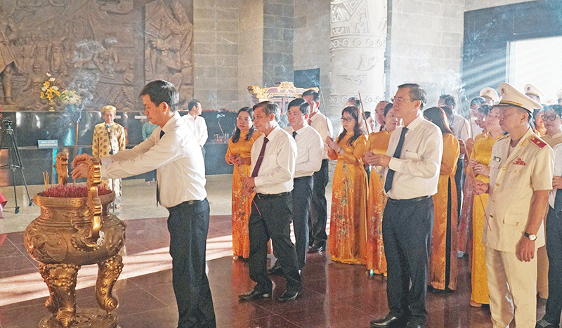 ខួបអនុស្សាវរីយ៍លើកទី ៩៦ ឆ្នាំ ទិវាបង្កើតបក្សកុម្មុយនីស្តវៀតណាម (០៣/០២/១៩៣០ - ០៣/០២/២០២៦)