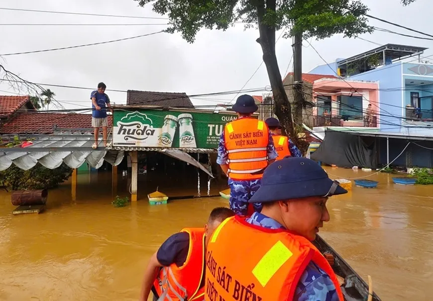 "Điểm tựa" vững chãi cho ngư dân vươn khơi, bám biển