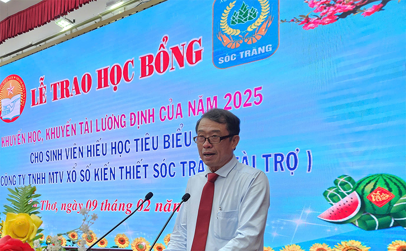 Sinh viên hiếu học tiêu biểu được nhận học bổng khuyến học, khuyến tài Lương Định Của