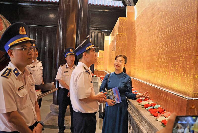 Đoàn kết một lòng, phát huy truyền thống của Quân đội nhân dân, Cảnh sát biển Việt Nam anh hùng