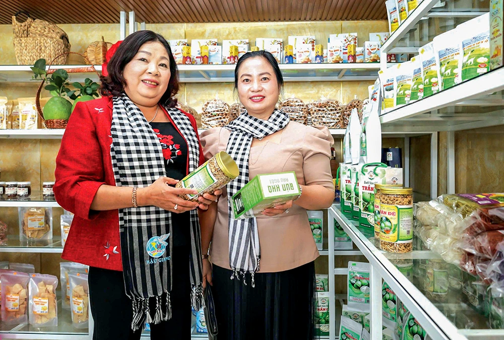 Nông sản miền Tây lên sàn đón “Xuân số”