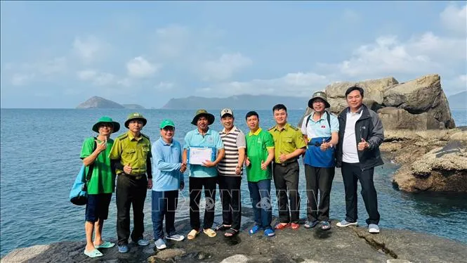 Gói ghém tình quê, gửi người giữ rừng nơi đầu sóng