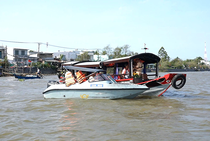 Công an TP Cần Thơ kiểm tra nồng độ cồn từ mùng 1 Tết