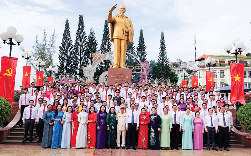 Noi theo gương sáng Bác Hồ<br>Lan tỏa hành động làm theo gương Bác