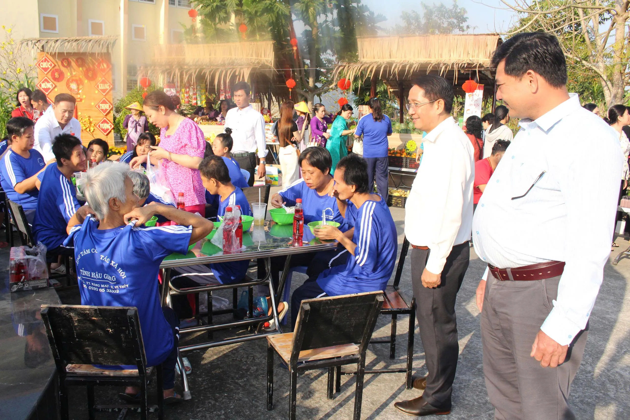 Bữa cơm đầu xuân được chuẩn bị chu đáo.