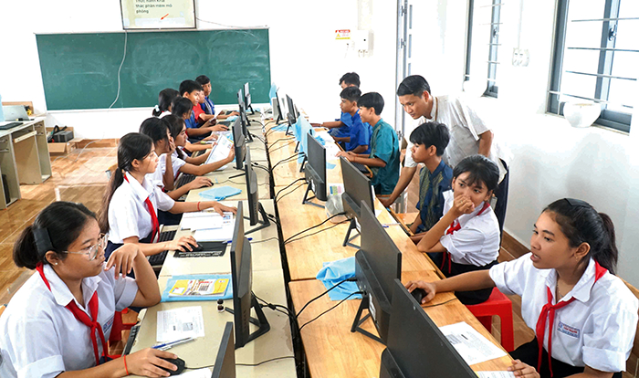 លោកស្រី ត្រឹងធីហ្វៀង នាយិកាស្តីទីមន្ទីរអប់រំ និងបណ្តុះបណ្តាលទីក្រុងកឹងធើ៖ ការអប់រំកឹងធើឆ្ពោះទិសដៅក្លាយជាមជ្ឈមណ្ឌលអប់រំ - បណ្តុះបណ្តាលតំបន់វាលរាបទន្លេគឺវឡុង