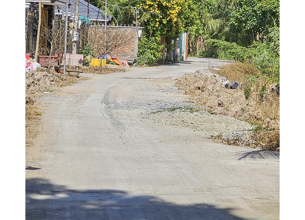 Đoạn đường sụp lún ở rạch Mật Cật đã được giặm vá tạm thời