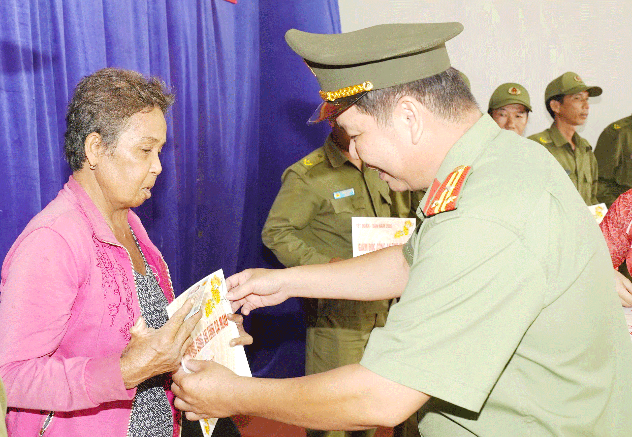 រីកសាយភាយមនោសញ្ចេតនាកងទ័ពនិងប្រជាជន