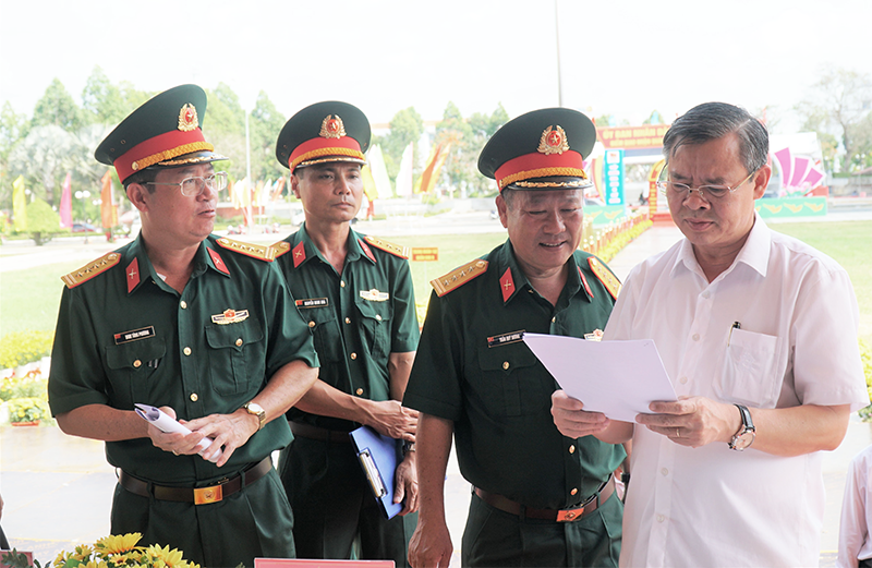 Chủ tịch UBND TP Cần Thơ kiểm tra công tác chuẩn bị lễ giao, nhận quân năm 2026 ở điểm giao, nhận quân số 9