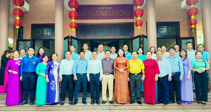 Dâng hương tưởng nhớ Đức Y tổ Hải Thượng Lãn Ông Lê Hữu Trác