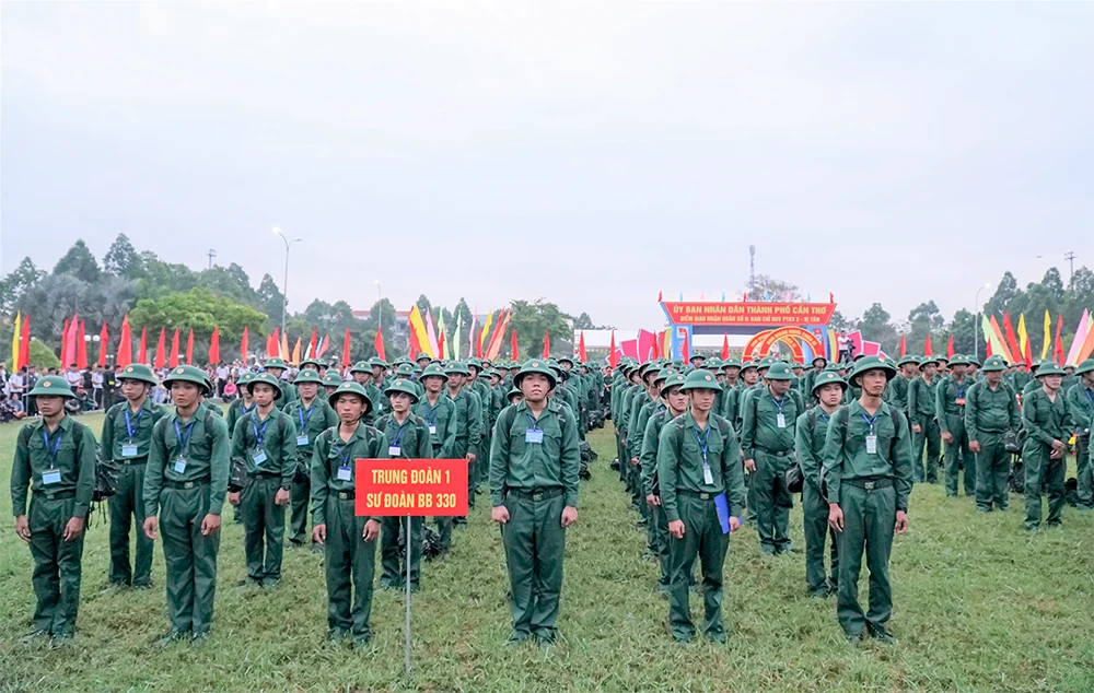 Trên 5.000 thanh niên TP Cần Thơ hăng hái lên đường nhập ngũ