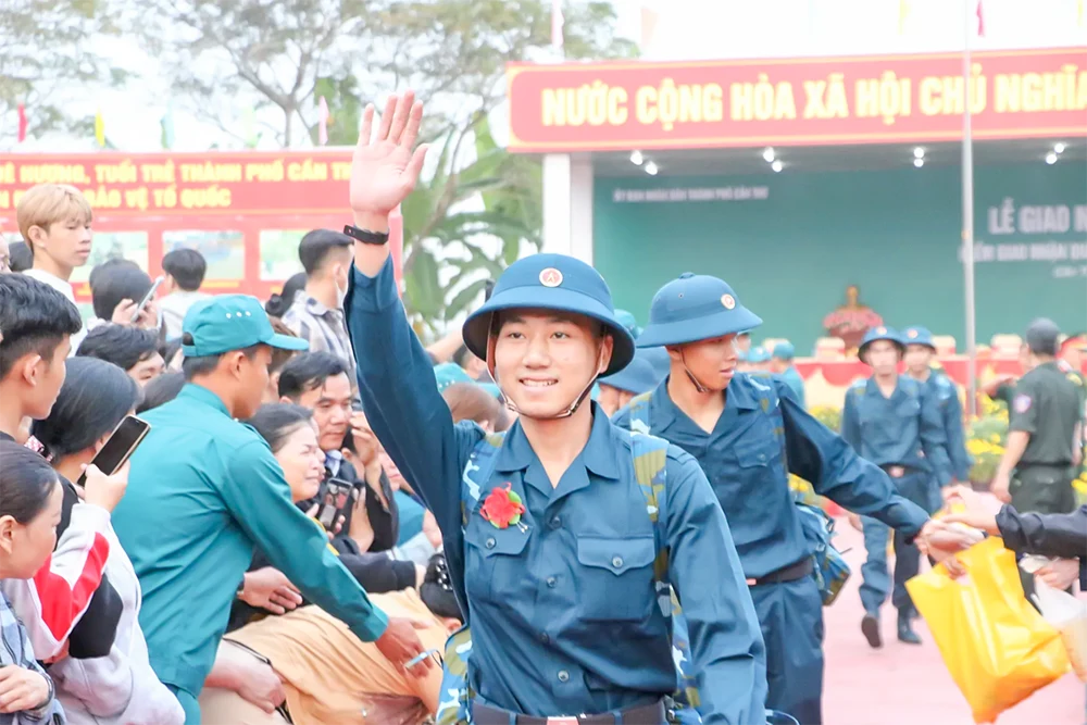 Trên 5.000 thanh niên TP Cần Thơ hăng hái lên đường nhập ngũ