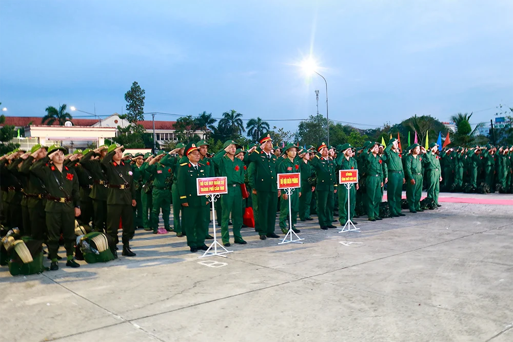 Trên 5.000 thanh niên TP Cần Thơ hăng hái lên đường nhập ngũ