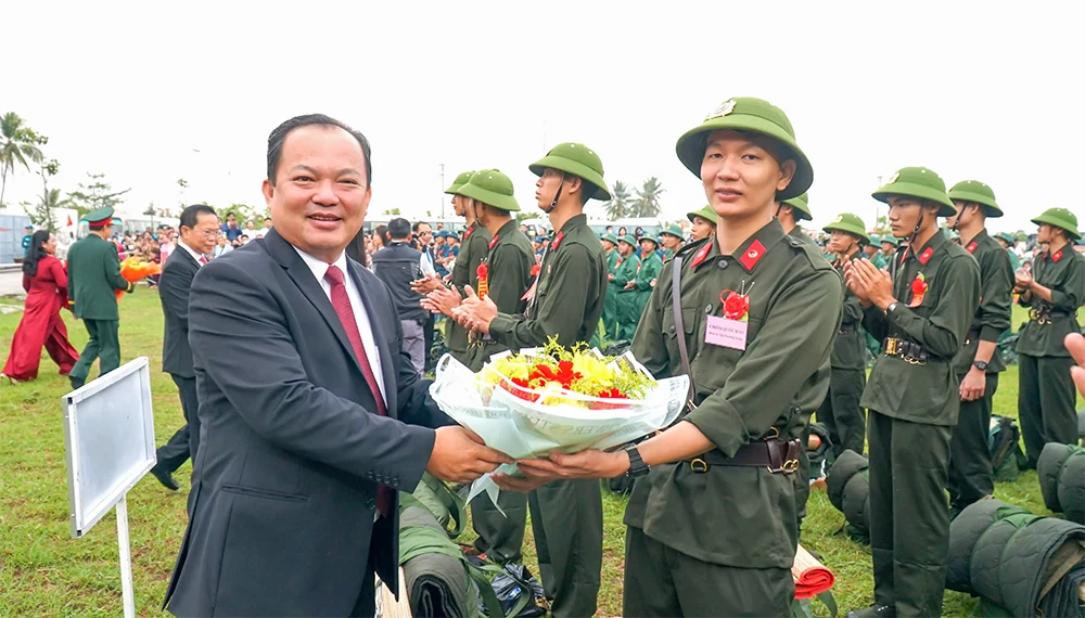 Trên 5.000 thanh niên TP Cần Thơ hăng hái lên đường nhập ngũ