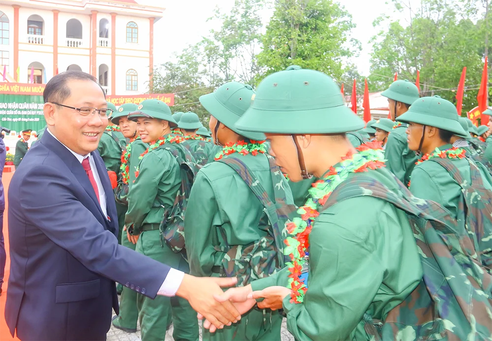 Trên 5.000 thanh niên TP Cần Thơ hăng hái lên đường nhập ngũ